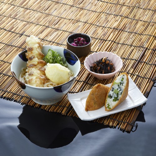 El cielo de la pelota de ちく udon りいなり extraño se puso
